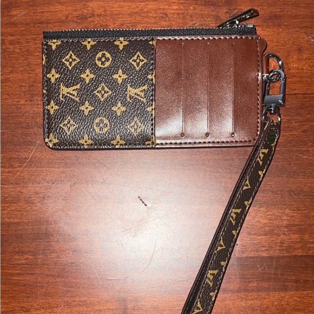 Brown card wrislet
